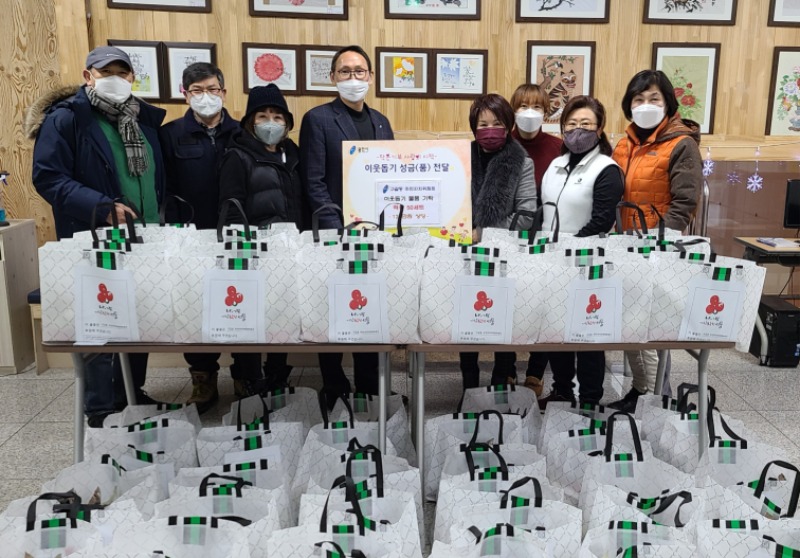 기흥구 구갈동 주민자치위원회가 설날을 맞아 홀로 어르신 50분께 떡국재료를 전달했다..jpg