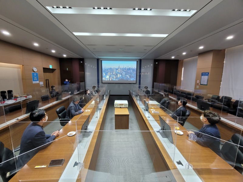 (1) 기흥구와 파운드리사업부 관계자들이 지역 상생 발전을 위한 협력사업에 대해 논의하고 있다..jpeg