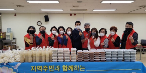 포곡읍 주민자치위원회서 취약계층 50가구에 명절음식을 전달했다..jpg