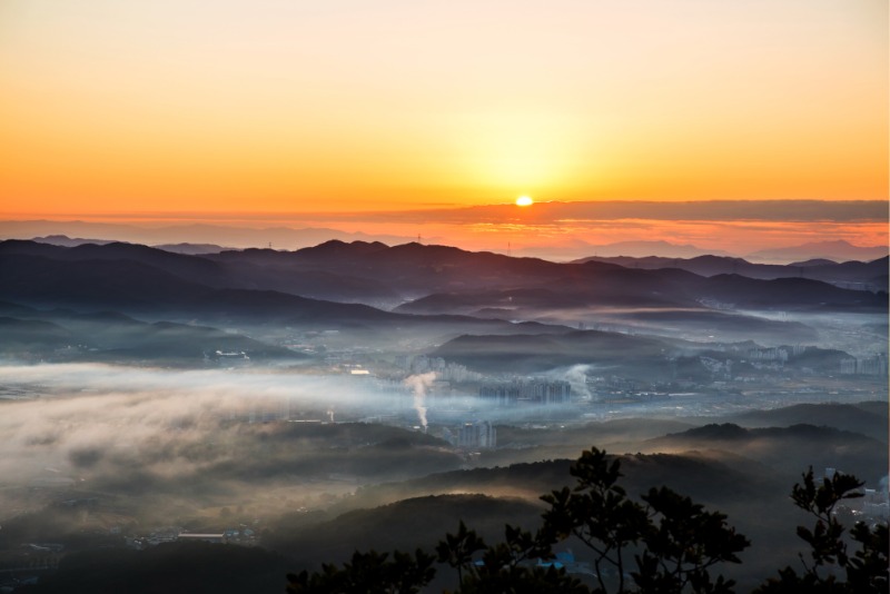 2. (3) 용인8경 중 제1경인 석성산 일출.jpg