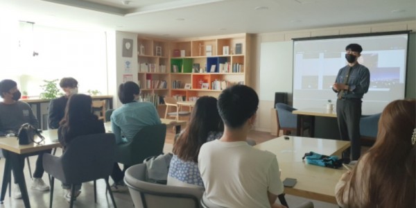 3-1. 지난해 4월 기흥LAB에서 진행된 쉽게 배우는 금손 포토그래퍼.jpg