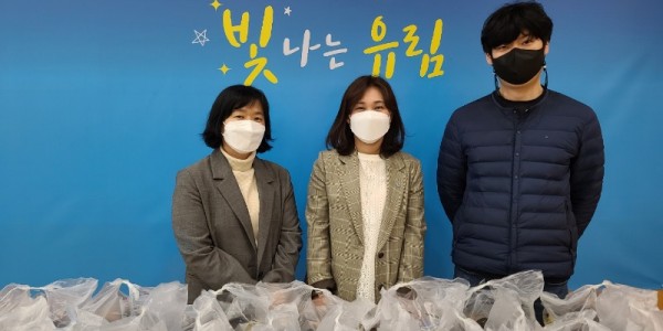 처인구 유림동에 치킨플러스 에버랜드점 강수정 대표가 30만원 상당의 치킨 20마리를 후원했다..jpg