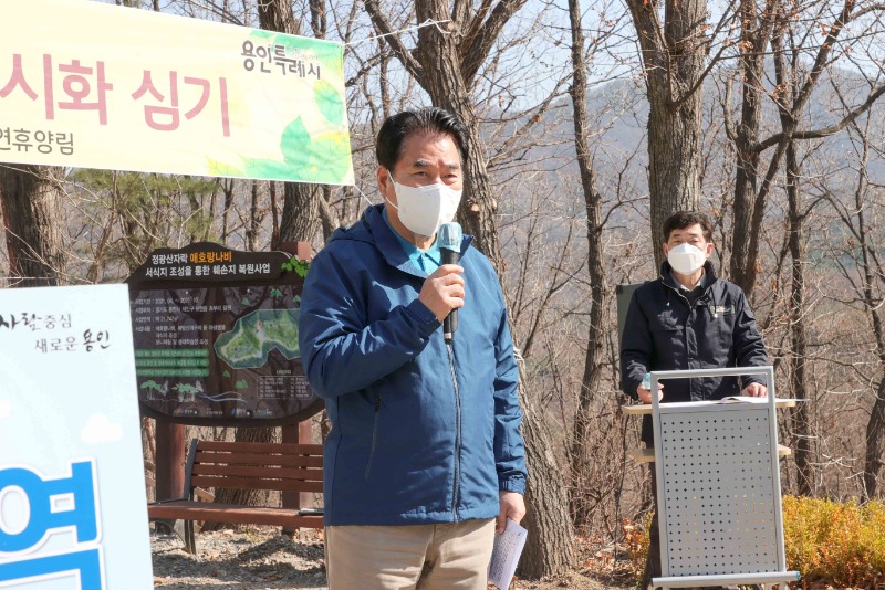 1-3 인사말을 하고 있는 백군기 용인시장.jpg