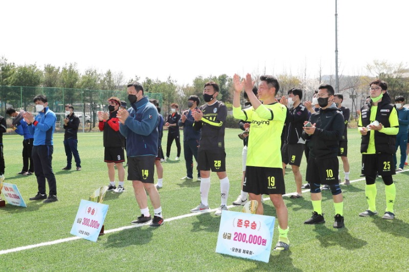 [크기변환]5-2 ‘2022년 모현읍 체육회장배 40_50대 축구대회’가 성황리에 마무리 됐다.jpg