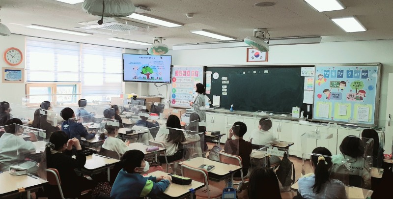 3-2. 환경을 품은 숲속 교실 교육 모습.JPG