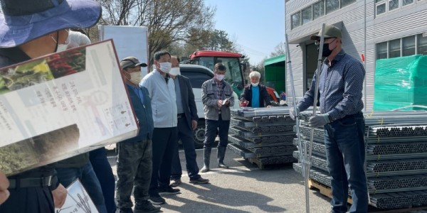 220411_용인시, 고추 농가에 Y자형 고추 지주대 6500개 시범 보급_사진(2).jpg