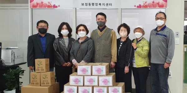 [크기변환]5. 원불교 죽전교당이 보정동에 김치 5㎏ 20박스와 KF94 마스크 600매를 기탁했다..jpg