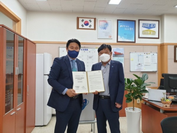 [크기변환]8. 220419_풍덕천2동, 취약계층 소독 지원 위해 전문업체 크렉스와 맞손_사진.jpeg