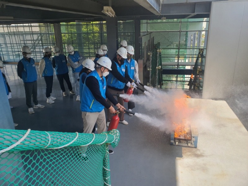 [크기변환]5-2. 화재발생 시 소화기 사용법 교육.jpg