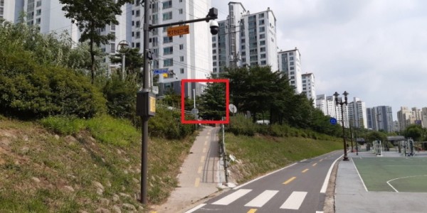 [크기변환]4. 죽전동 1070-40번지 탄천 일원에 지난해 설치된 차단기 모습.jpg