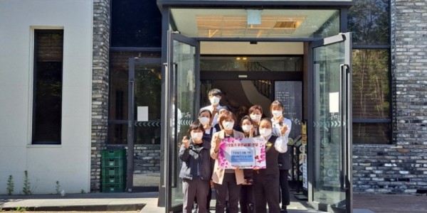 [크기변환]220512 동백3동 자작나무갈비 한돈 양념구이 전달.jpg