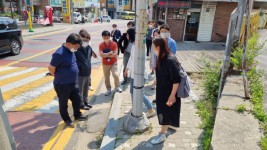 [크기변환]5-1. 용인시 기흥구가 오는 8월까지 관내 15개 동의 민원현장을 방문해 주민들의 의견을 수렴하는 ‘우리동네 한바퀴’ 사업을 추진한다..jpg