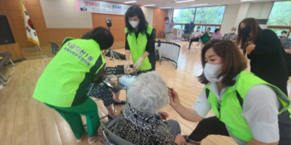 220614_어르신 지금 모습 그대로 건강하게 오래 사세요_사진(1) (1).jpg