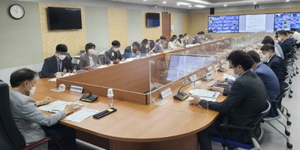 [크기변환]2. 용인시는 16일 시청 영상회의실에서 여름철 집중호우나 장마, 폭염 등의 자연재난 대비 종합대책 점검회의를 개최했다..jpg