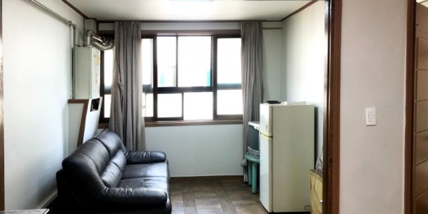 5. 중앙동은 민간봉사자 김광성씨의 재능기부로 저소득 주거 취약 가정의 주거환경을 개선했다.(도배완료후).JPG