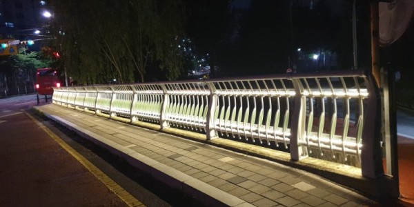 2-2. 안대지천교 35m 구간에 LED 조명 설치한 모습.jpg