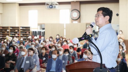 11-1. 이상일 용인시장 기흥노인대학 특강.jpg