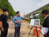 7-2. 이형주 처인구청장이 주요 사업 현장을 점검하고 있다..jpg