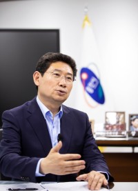 8. 이상일 용인특례시장 인터뷰 모습.jpg