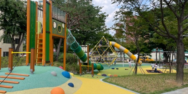 3-1. 관아어린이공원이 주민참여형 어린이놀이터로 탈바꿈했다..jpeg