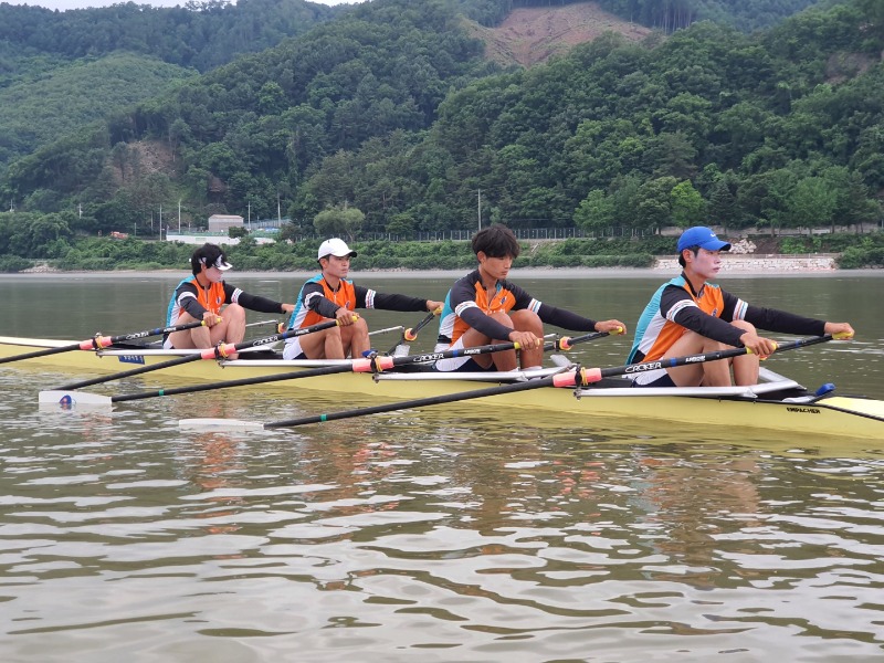 220803기획-용인시직장운동경기보 조정선수들이 조정연습을 하고 있다.jpg