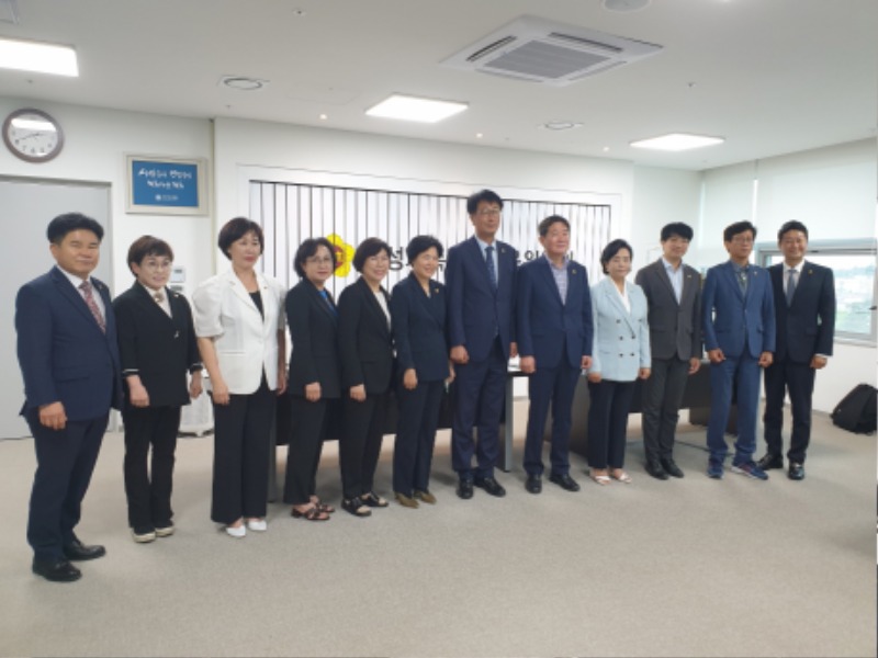 220810 김재균 의원, 여성가족평생교육위원회 위원장 선출 도민의 안전과 행복 가장 우선할 것 (2).jpg