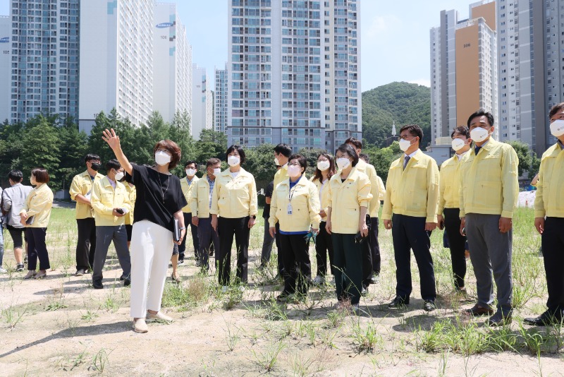 220812 교육행정위원회, 숭신여고 수해피해 현장방문 (1).jpg