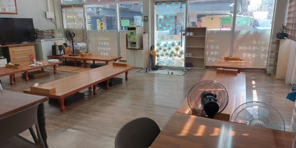 3. 좌식테이블이 설치된 관내 한 음식점.jpg