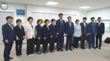 220810 김재균 의원, 여성가족평생교육위원회 위원장 선출 도민의 안전과 행복 가장 우선할 것 (2).jpg