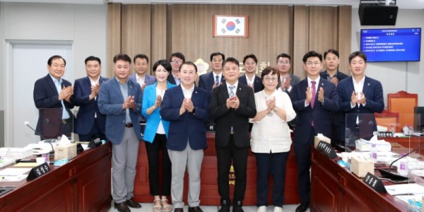 220811 제11대 경기도의회 문화체육관광위원회 첫 상임위 개최.JPG