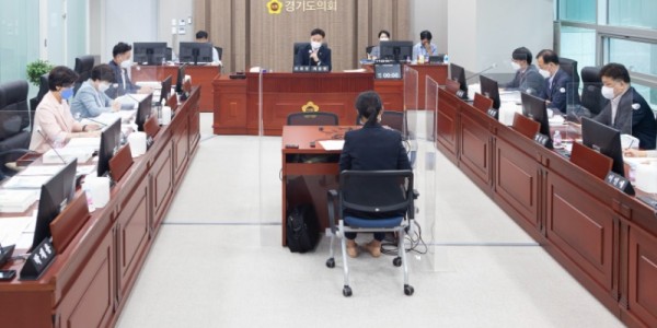 220812 보건복지위원회, 첫 안건으로 중독관리통합지원센터 민간위탁 동의안 및 추가경정예산안 심의 (1).jpg