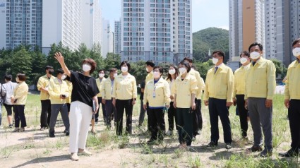 220812 교육행정위원회, 숭신여고 수해피해 현장방문 (1).jpg