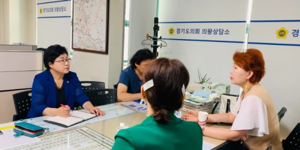 220819 김옥순 의원, 지역 가수 및 노래강사들의 처우개선 의견 청취.jpg