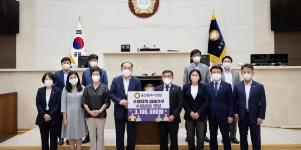 20220822 용인특례시의회, 수해 피해 지원 성금 기탁(2).jpg