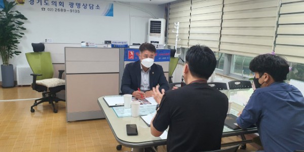 220825 김정호 의원, 광명중학교 운동부 휴게실 침수피해 사안 대책 논의 (2).jpg