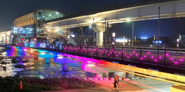 3-2. LED경관조명, 열주등, 미디어글라스로 단장한 김량대교 (1).JPG