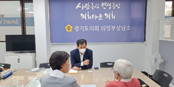 220829 이영봉의원, 발달장애인 문화예술 활동 및 전시 공간 마련 논의.jpg