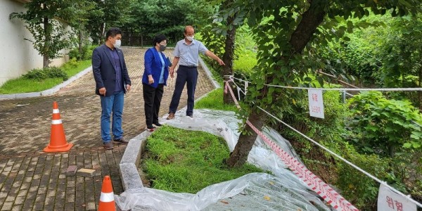 220830 김옥순의원,폭우로 피해를 입은 학교현장을 점검사진.jpg