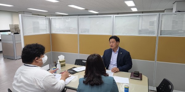 220830 고준호의원, 경기도파주교육지원청 관계자와 교육 현안 논의.jpg