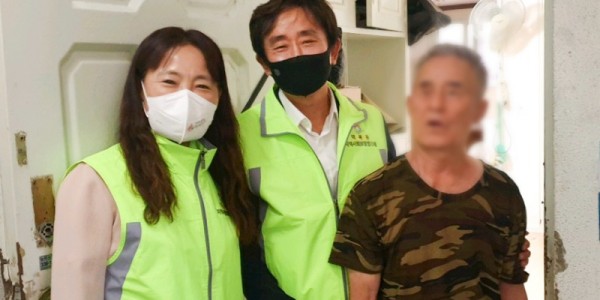 9. 역북동 지역사회보장협의체가 방문초인등 설치로 청각장애인 5가구를 지원했다..jpg