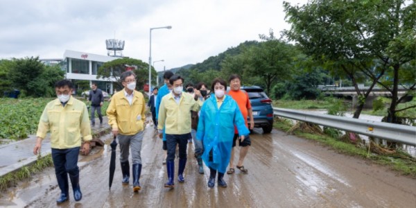 (자료사진) 김동연 경기도지사, 용인시 고기동(고기교) 침수 현장 점검(8월 9일).jpg