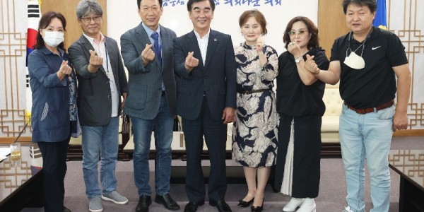 [사진 보도자료]220914 염종현 의장, 14일 조운희 한국미술협회 경기도지회장 접견 (3).jpg