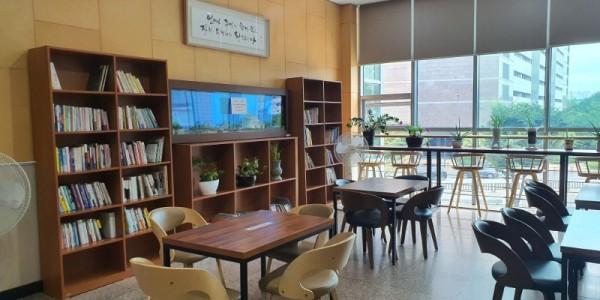 8. 220915_죽전2동 주민자치센터 로비에 작은 도서관 생겼다_사진.jpg