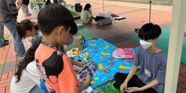 9-2. 동백1동 새마을부녀회가 개최한 나눔장터 모습.jpg