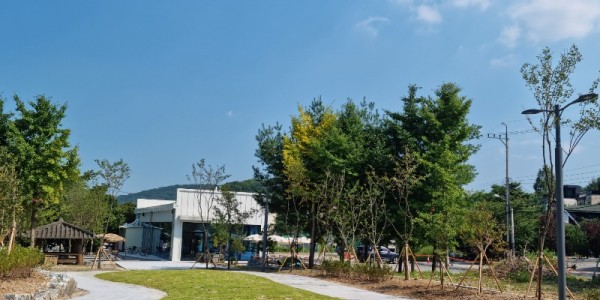 2. 수지구 고기동 755-5번지 도로변 유휴지에 조성한 쌈지공원.jpg