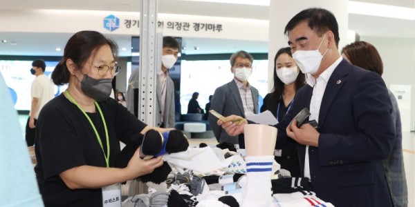 220919 염종현 의장, 공감, 개성 잇는 개성공단 전시회 관람 (3).jpg