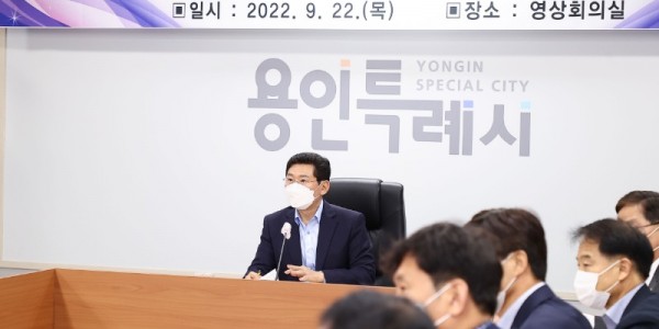 12-3. 이상일 시장이 2023년 주요업무 추진계획 보고회를 주재하고있다.jpg