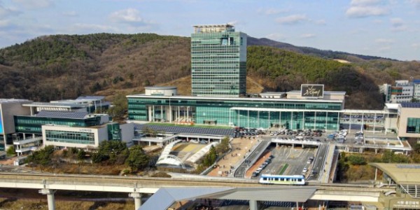 4. 드론 촬영한 용인특례시청사.jpg