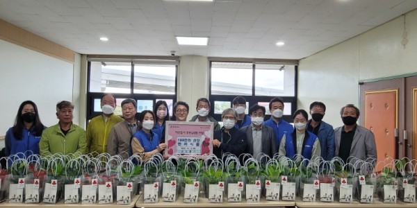 6. 삼성물산이 반려식물 화분 171개를 포곡읍에 기탁했다..jpg