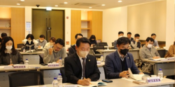 221012 윤종영 예산정책위원장, 2022년 제2회 지방의회 재정분석 포럼 개최 (3).jpg